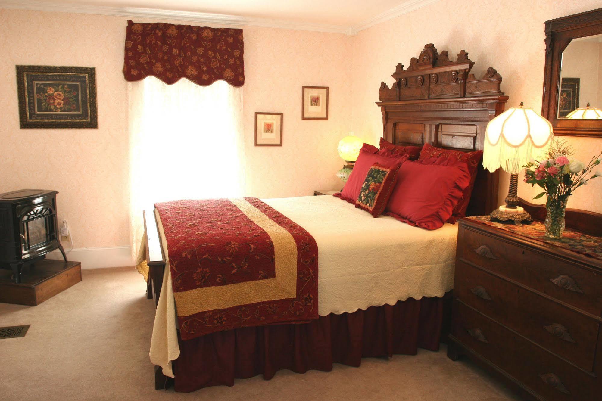 Isaiah Jones Homestead Bed And Breakfast Сандуіч Екстер'єр фото
